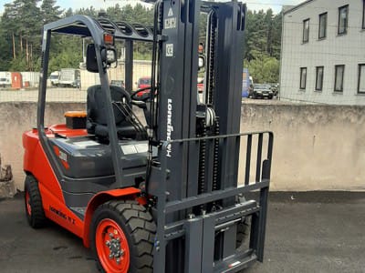 I september 2020 levererade SIA "VVN" tre gaffeltruckar från företagets "Lonking"-fabrik till företaget "Talsu piensaimnieks".4